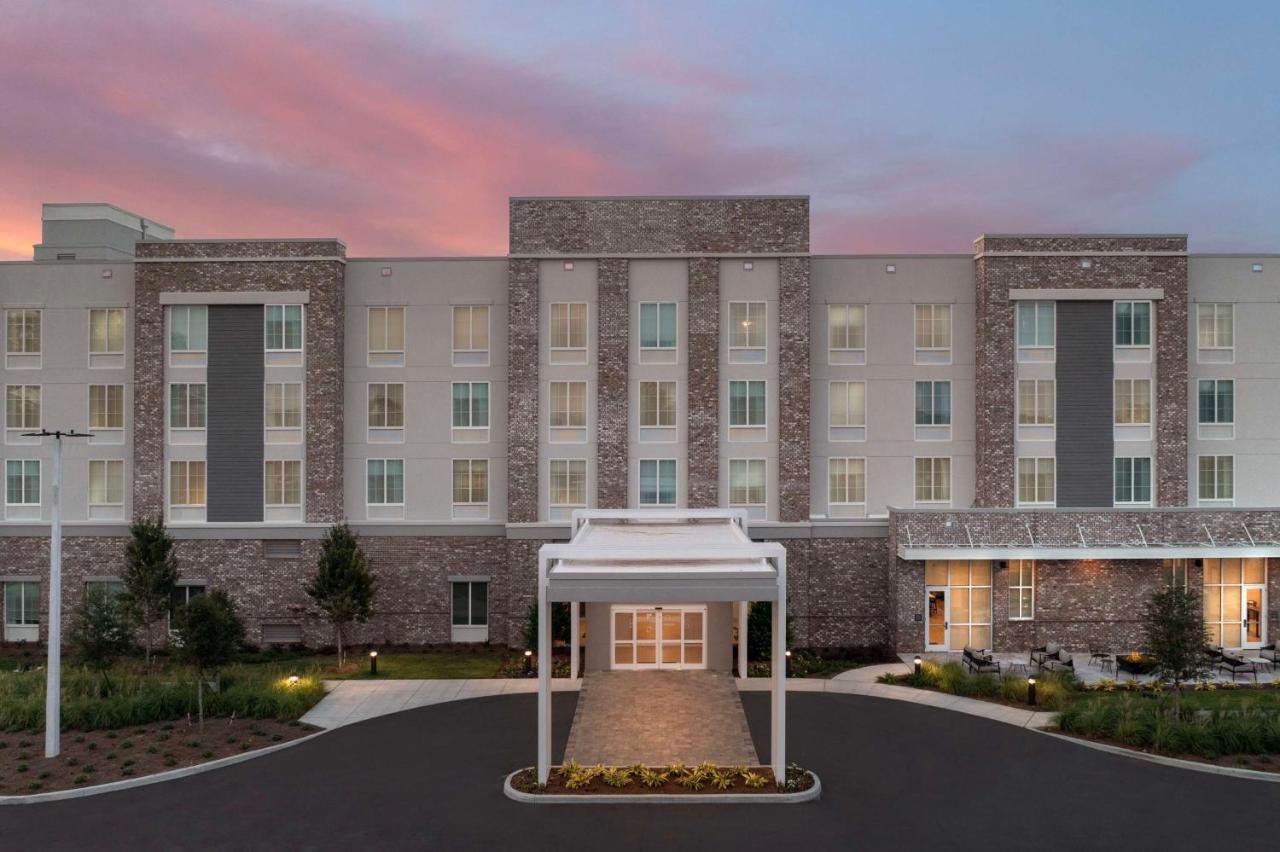 Hilton Garden Inn Pensacola Downtown Exterior photo